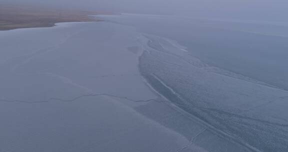 旅游景区 航拍冬季青海湖冰面广景