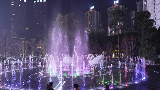 重庆观音桥步行街喷泉表演