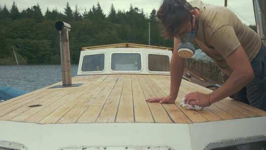 木匠擦木船的砂屋顶