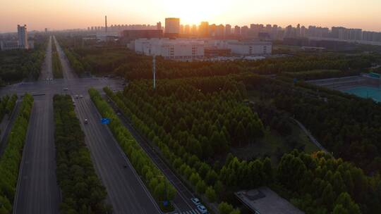 城市道路夕阳