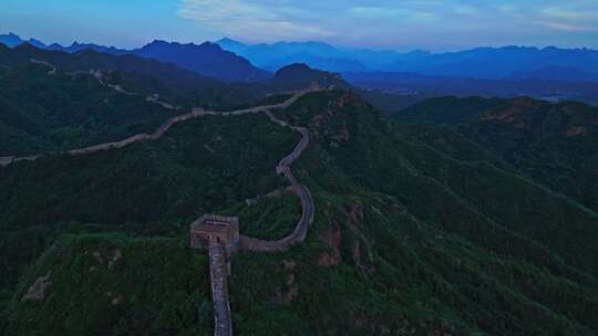 中国河北金山岭长城夏季傍晚晚霞大气磅礴