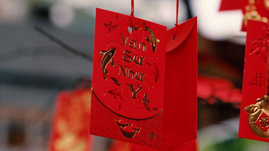 农历新年红包挂在树枝上视频素材模板下载