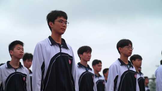 广西南宁中学操场中学生升旗片段视频素材模板下载