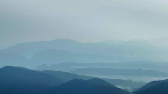 远山如黛水墨丹青的千里江山图