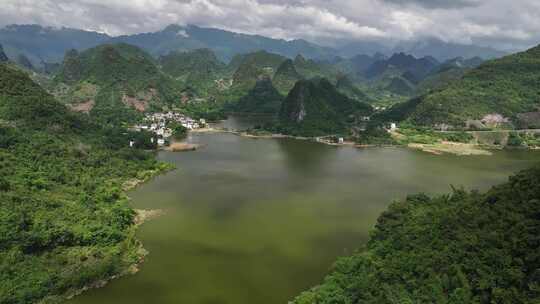 广西阳朔县新坪镇西塘自然风景区航拍湖泊