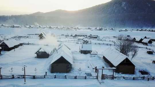 新疆禾冬天木下雪的村落