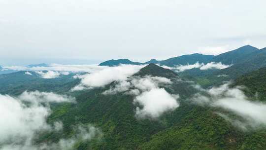 海南五指山市五指山雨后航拍雨雾美景