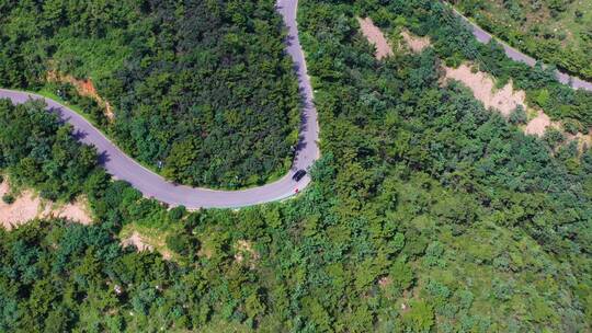 汽车行驶在公路 滨海公路汽车行驶视频素材模板下载