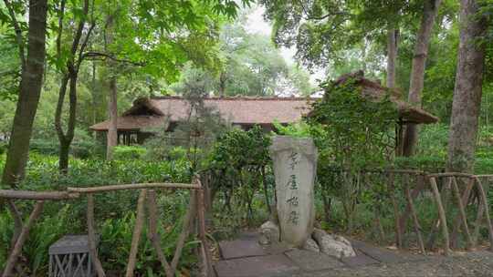 成都杜甫草堂草屋遗址下雨天空镜