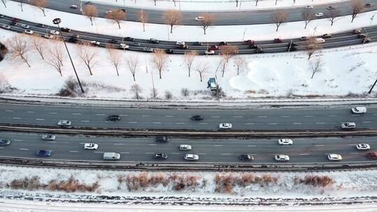 航拍高速公路上机动车辆