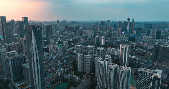 航拍夏日夕阳下成都都市景观