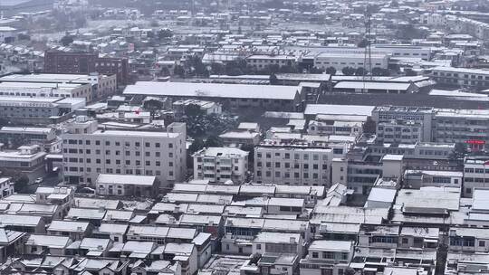 航拍小镇城市平原建筑学校民房城镇农村雪景