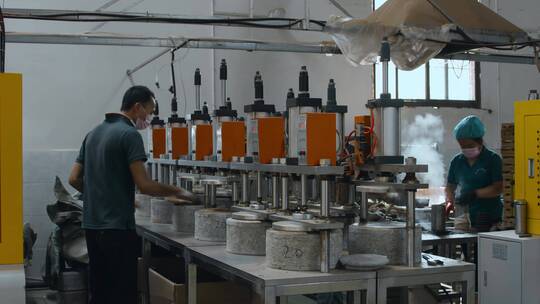 普洱茶生产视频云南普洱茶厂茶叶湿蒸工艺