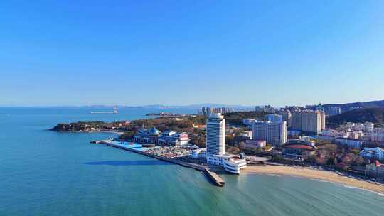 航拍山东烟台滨海城市建筑海岸线风光全景