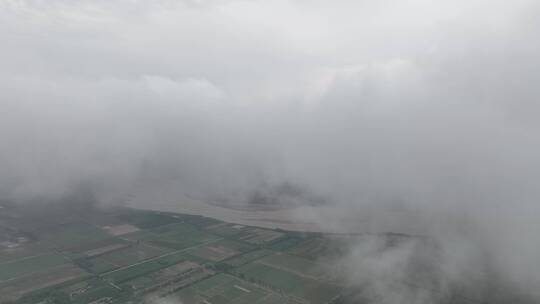 云雾缭绕下的黄河