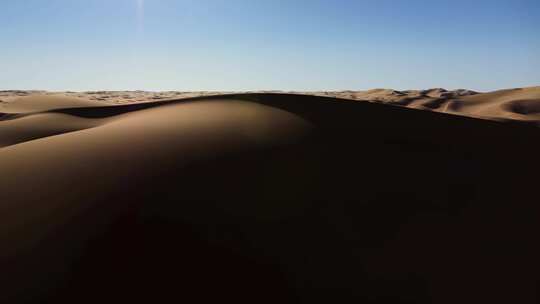 震撼甘肃沙漠风景航拍干燥旅游风景一望无际视频素材模板下载