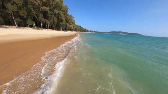 穿越机航拍4K海南三亚大海沙滩海边风景