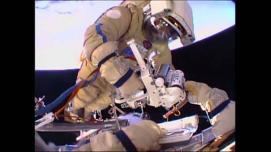 宇航员在太空行走视频素材模板下载