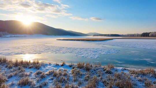 冬日结冰湖面与远山风景