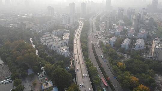 航拍山东济南城市交通雾霾天气