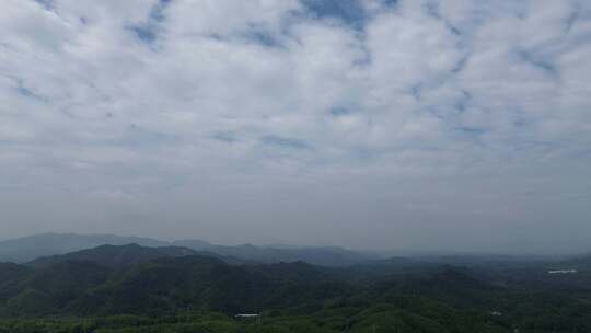 天空与山川大地