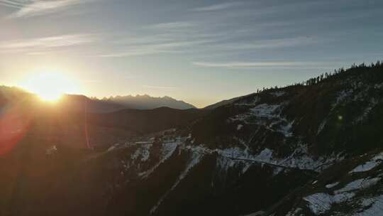 航拍云南香格里拉雪山公路