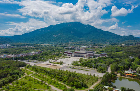 罗浮山游客服务中心 罗浮山背景 罗浮山夏天