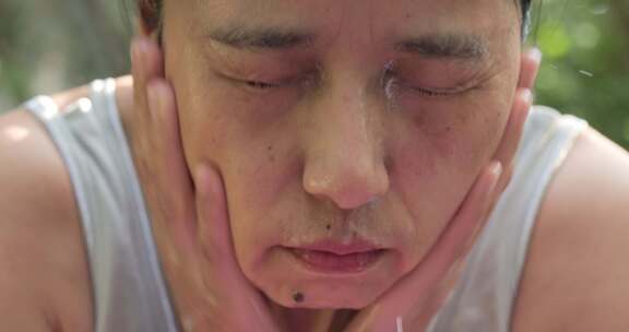 女子洗脸清洁护肤升格