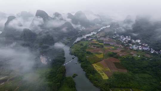 桂林山水喀斯特地貌云雾风光