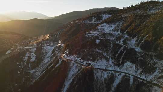 航拍云南香格里拉雪山公路