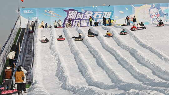 冰雪乐园游乐场 雪滑梯视频素材模板下载