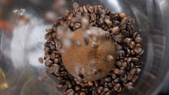 咖啡豆落下慢动作