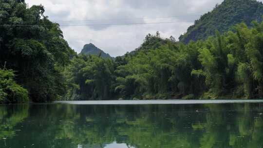 湖面水面倒影