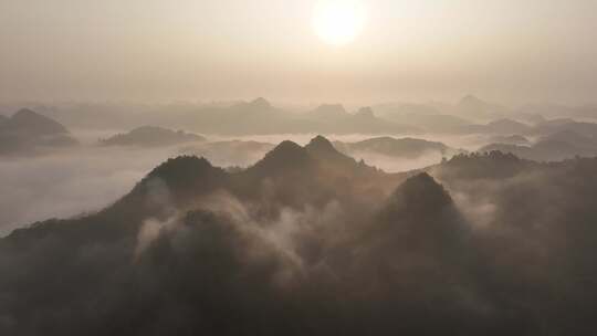 贵州天空之桥景区清晨航拍