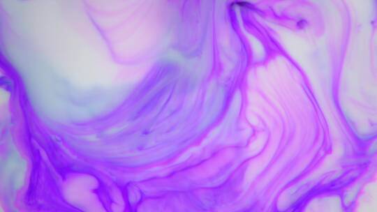 紫色墨水在水中的流动
