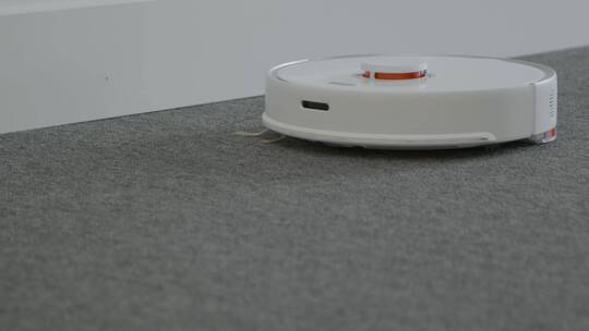 机器人吸尘器清洁地毯特写镜头视频素材模板下载