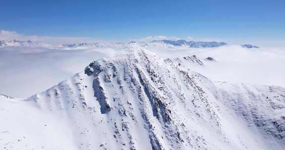 航拍川西夹金山雪山云海全景俯瞰