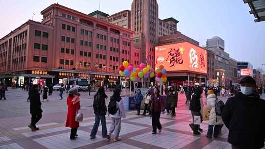 北京王府井大街春节傍晚购物逛街人流视频素材模板下载