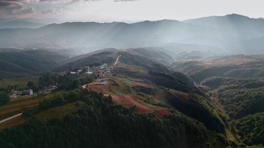 云南旅游乡村振兴风光红土地丁达尔光