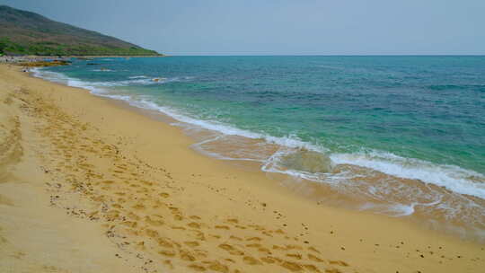 海边 沙滩 脚印 足迹 海浪
