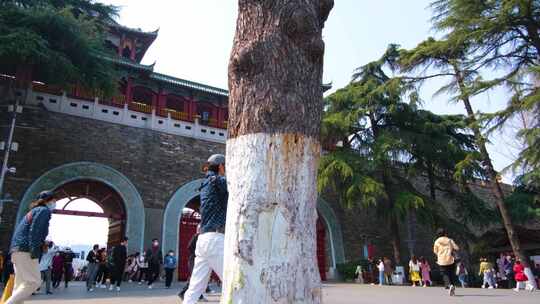 南京玄武区玄武湖景区玄武门鸡鸣寺人流风景