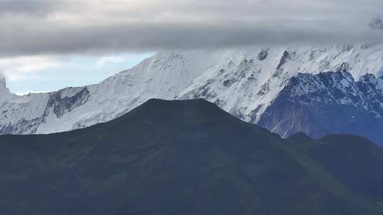 西藏日喀则乃村雪山航拍