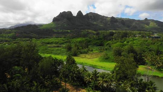 夏威夷鸟瞰夏威夷丛林惊人的景观考艾山河