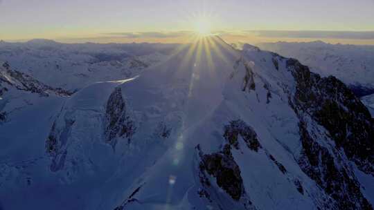 新疆航拍雪山山脉高海拔积雪雪峰冬季寒冷 (4)