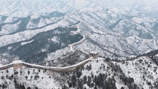 航拍中国长城长城雪景