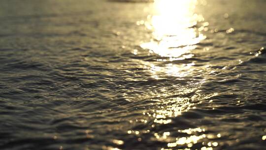 金色沙滩阳光海水潮水浪花海滩唯美海边夕阳视频素材模板下载