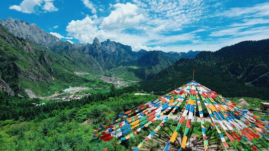 甘肃甘南扎尕那蓝天白云草地云海延时风光