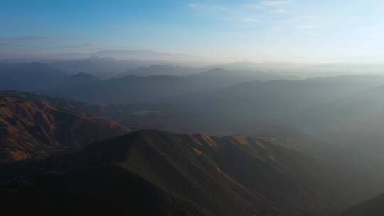 4k云南风光视频清晨薄雾笼罩中的层层山峦视频素材模板下载
