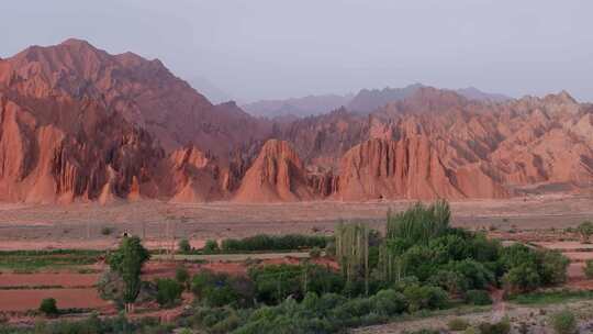 航拍新疆库车红山石林景观