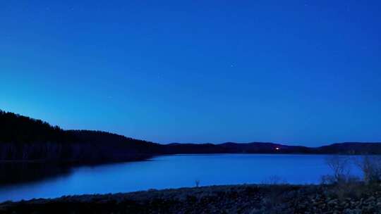 延时山谷湖泊夜色